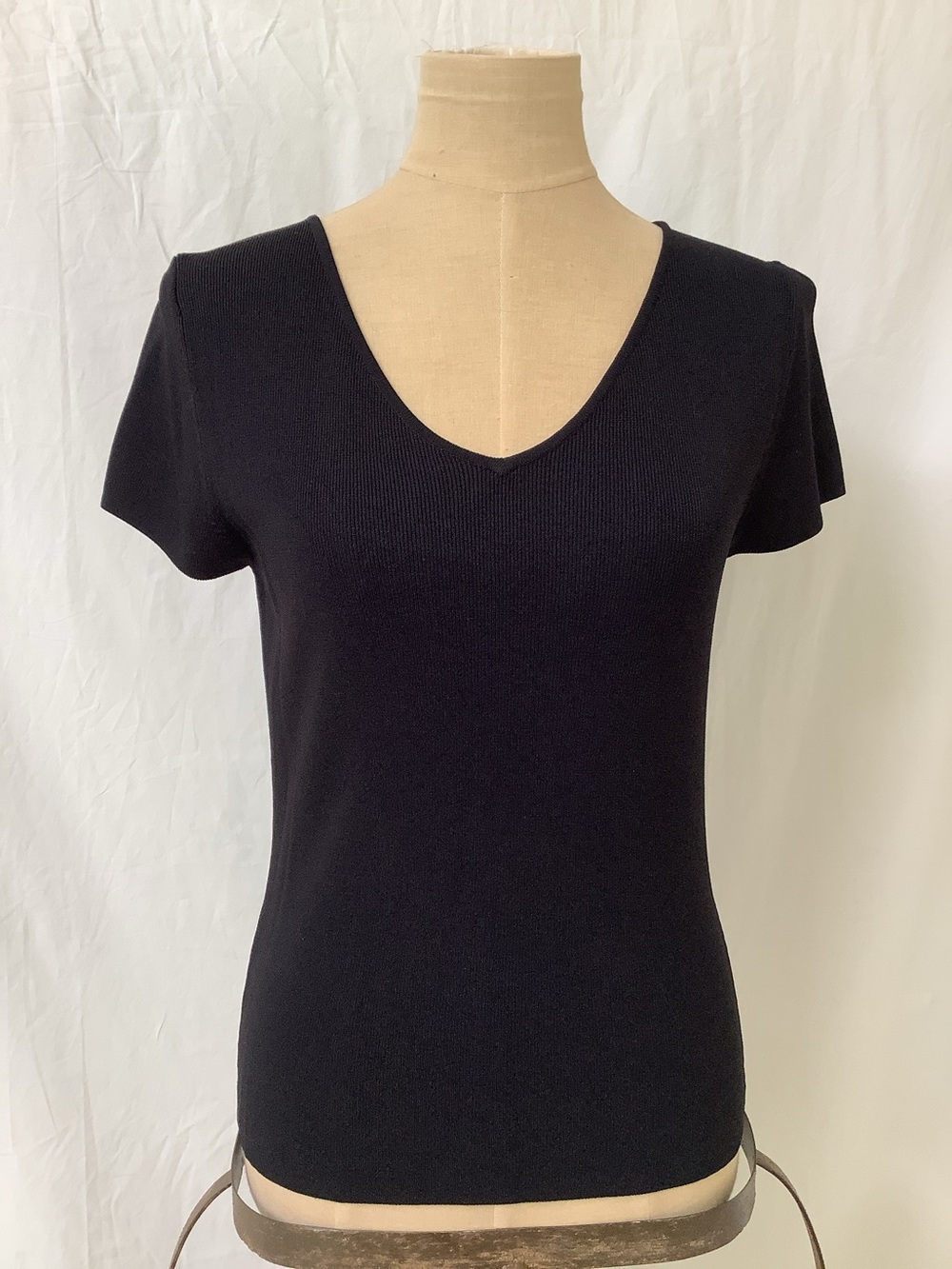 Larry Levine SPT Black Short Sleeve Sweater-V-Neck-Stretch-Rayon/Nylon-Small